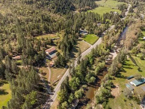 2295 W Evans Creek Road Rogue River OR 97537