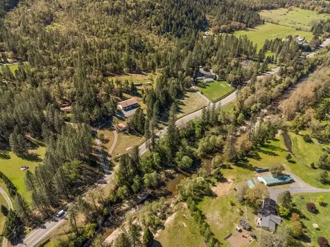 2295 W Evans Creek Road Rogue River OR 97537