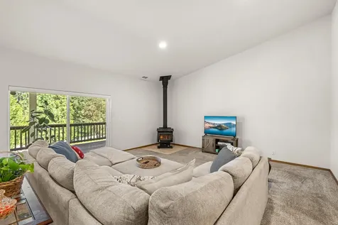 2295 W Evans Creek Road Rogue River OR 97537