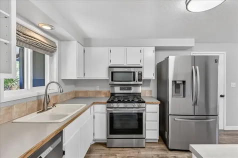 309 N Berkeley Way Medford OR 97504