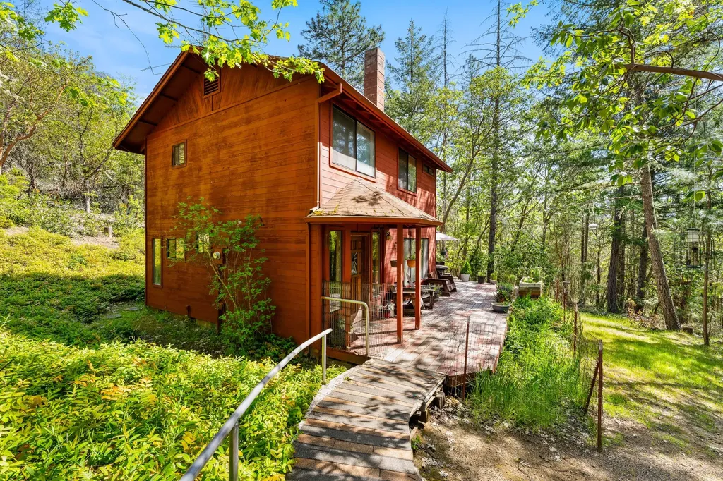 1610 Jumpoff Joe Creek Road Grants Pass OR 97526
