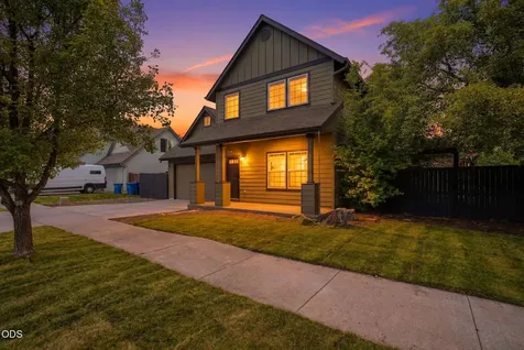 1494 NE Rumgay Lane Bend OR 97701