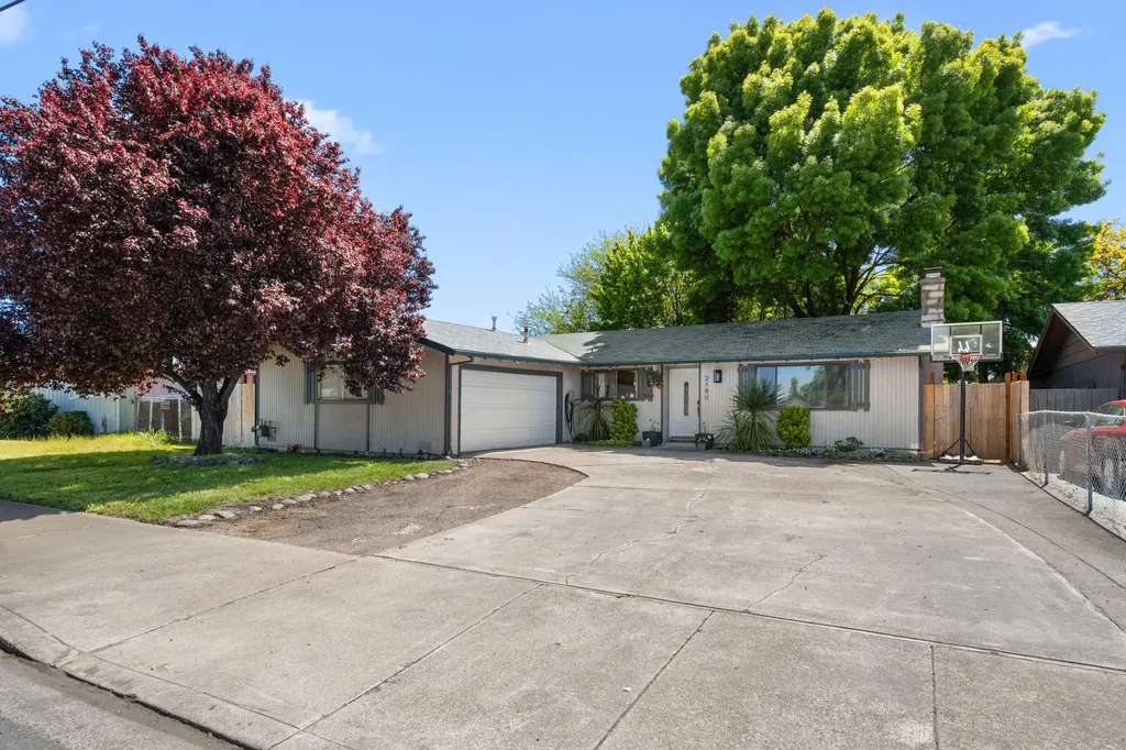 2190 Delta Waters Road Medford OR 97504