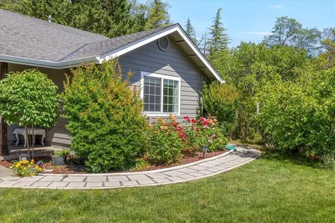 1180 NW F Street Grants Pass OR 97526