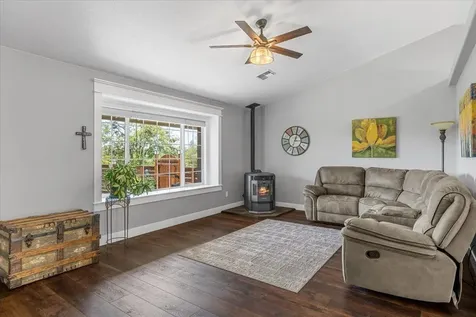 1180 NW F Street Grants Pass OR 97526