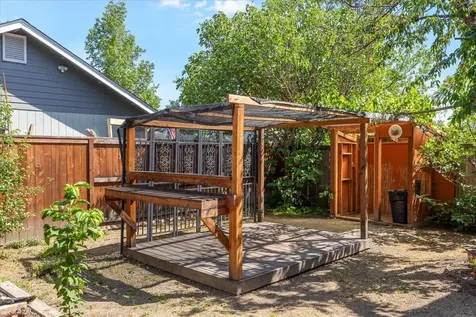 1180 NW F Street Grants Pass OR 97526