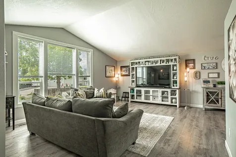 514 Coventry Court Eagle Point OR 97524