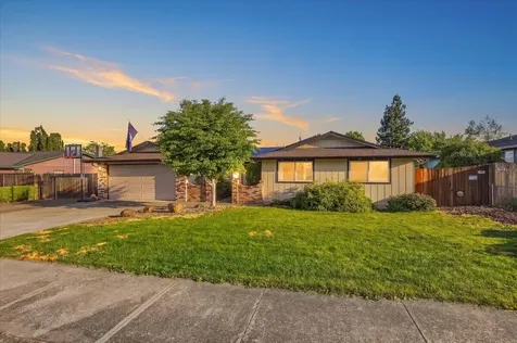 2573 Eaton Drive Medford OR 97504