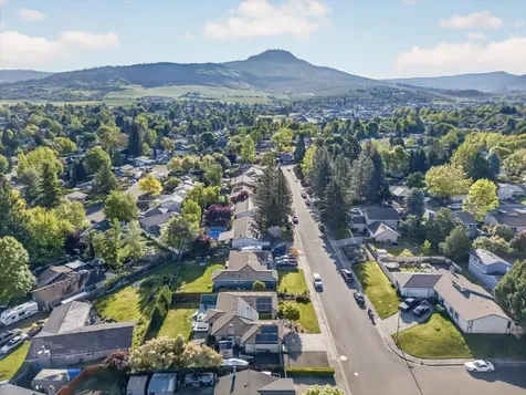2573 Eaton Drive Medford OR 97504