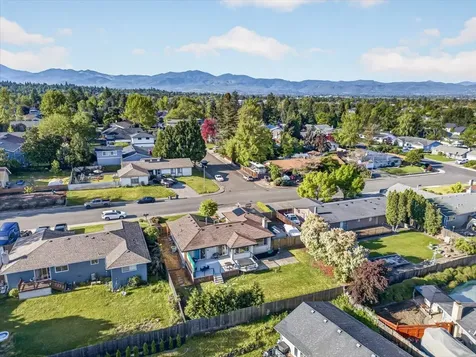 2573 Eaton Drive Medford OR 97504