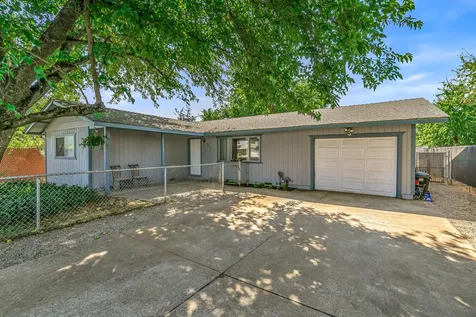 3026 Avenue G White City OR 97503