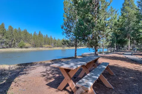55877 Wood Duck Drive Bend OR 97707