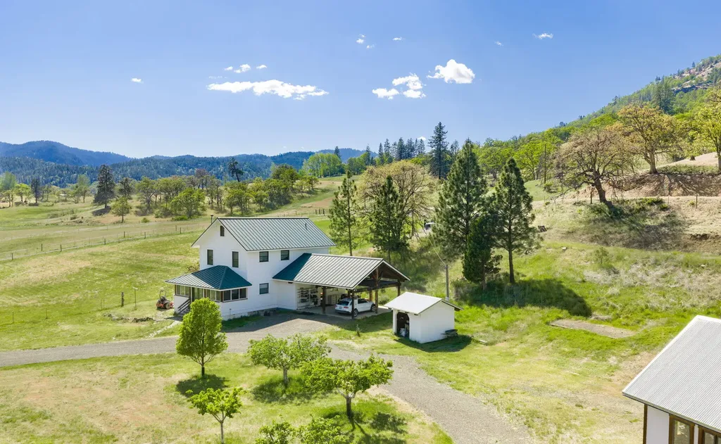 2245 Colestin Road Ashland OR 97520