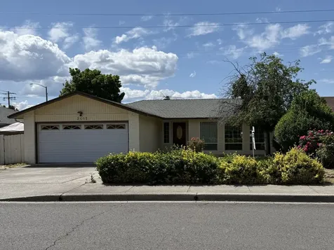 3015 Milhoan Drive Medford OR 97504