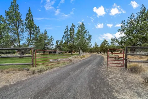 7791 SW Wickiup Avenue Redmond OR 97756