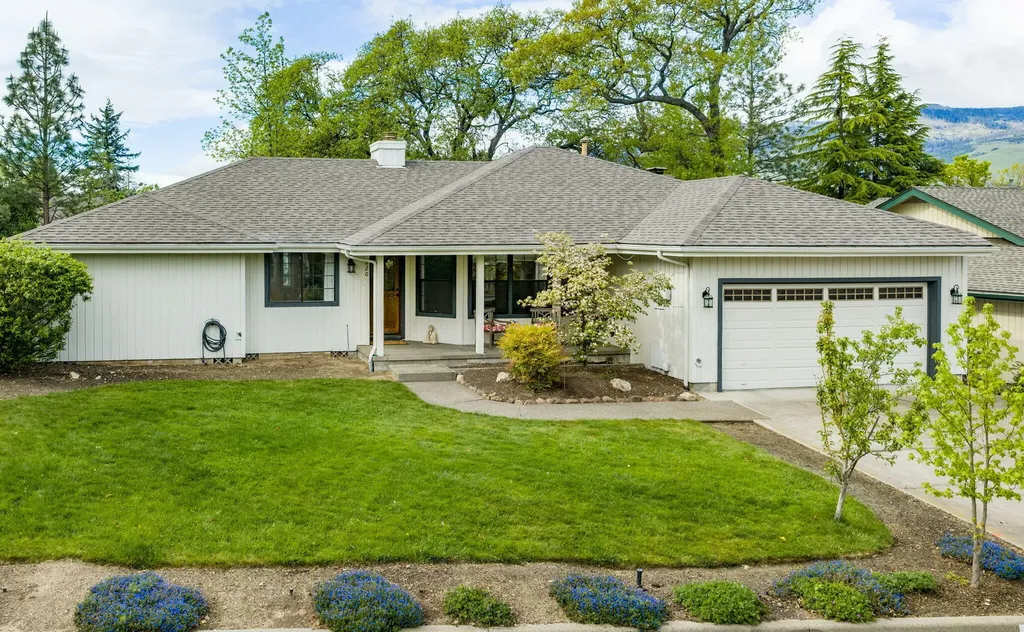 820 E Pebble Beach Drive Ashland OR 97520