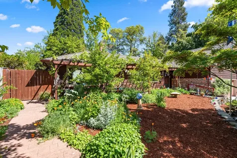 1341 NW Washington Boulevard Grants Pass OR 97526