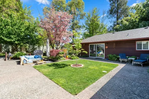 1341 NW Washington Boulevard Grants Pass OR 97526