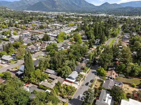 1341 NW Washington Boulevard Grants Pass OR 97526