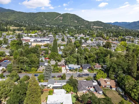 1341 NW Washington Boulevard Grants Pass OR 97526