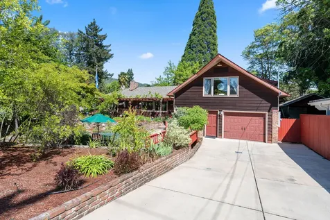 1341 NW Washington Boulevard Grants Pass OR 97526