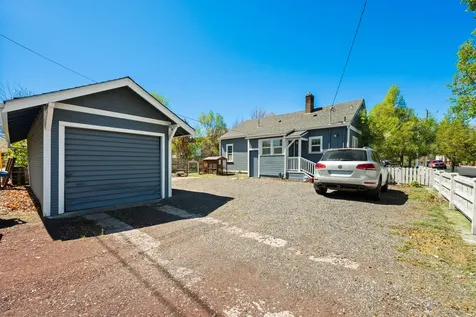 714 SW Cascade Avenue Redmond OR 97756