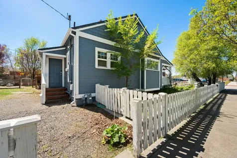 714 SW Cascade Avenue Redmond OR 97756