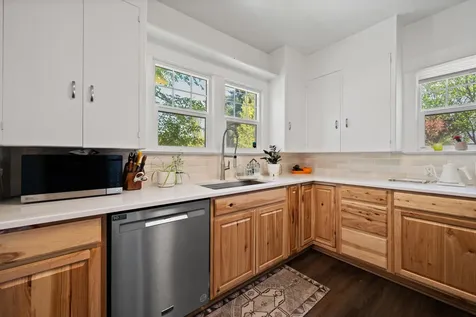714 SW Cascade Avenue Redmond OR 97756
