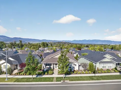 1112 Stanford Avenue Medford OR 97504