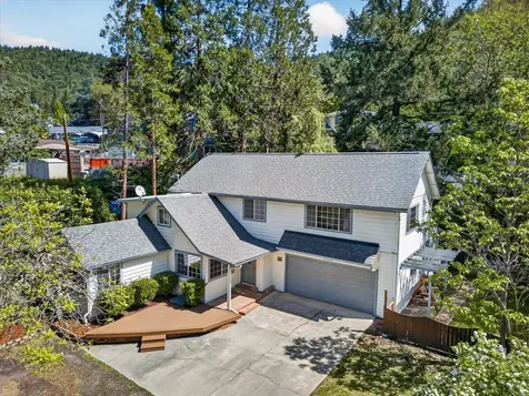 1635 NE Beacon Drive Grants Pass OR 97526