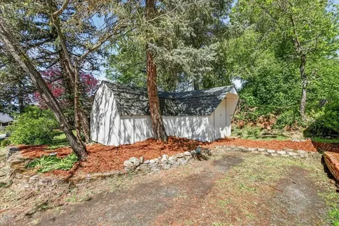 1635 NE Beacon Drive Grants Pass OR 97526