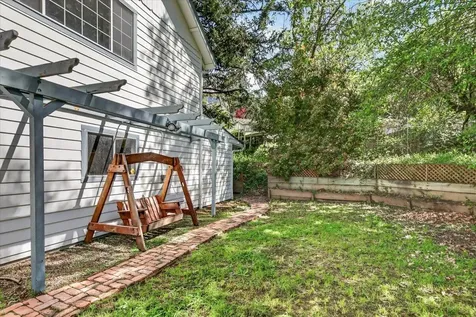 1635 NE Beacon Drive Grants Pass OR 97526