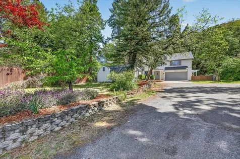 1635 NE Beacon Drive Grants Pass OR 97526