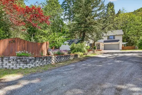 1635 NE Beacon Drive Grants Pass OR 97526