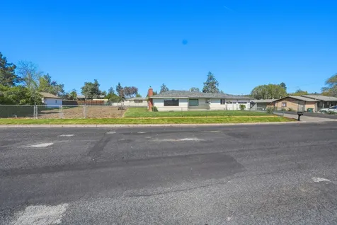 720 SW 1st Street Madras OR 97741