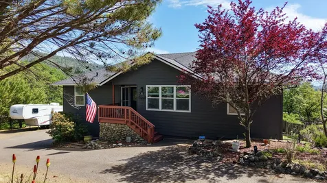 381 Pinetop Terrace Shady Cove OR 97539