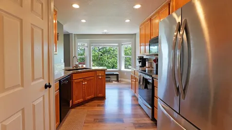 381 Pinetop Terrace Shady Cove OR 97539