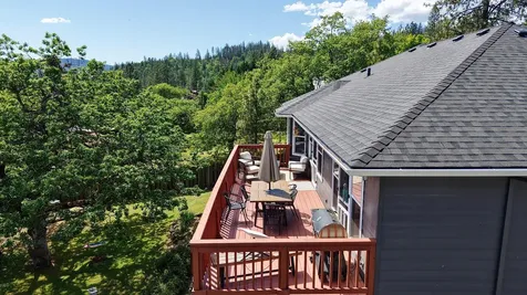 381 Pinetop Terrace Shady Cove OR 97539