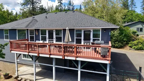 381 Pinetop Terrace Shady Cove OR 97539