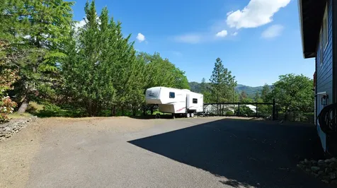 381 Pinetop Terrace Shady Cove OR 97539