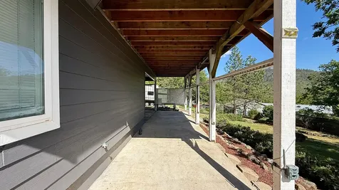 381 Pinetop Terrace Shady Cove OR 97539