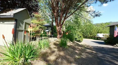 381 Pinetop Terrace Shady Cove OR 97539