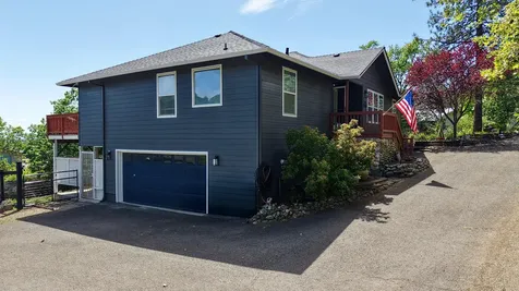 381 Pinetop Terrace Shady Cove OR 97539