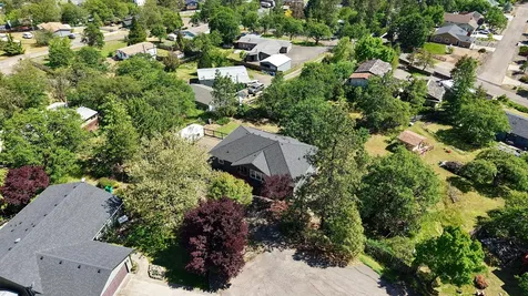 381 Pinetop Terrace Shady Cove OR 97539