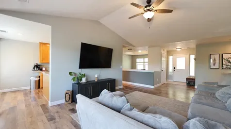 381 Pinetop Terrace Shady Cove OR 97539