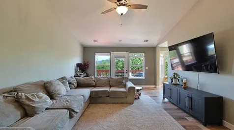 381 Pinetop Terrace Shady Cove OR 97539