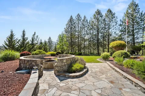 727 Earhart Road Rogue River OR 97537