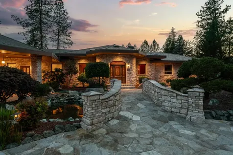 727 Earhart Road Rogue River OR 97537