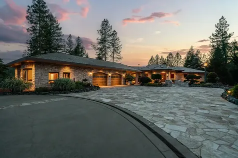 727 Earhart Road Rogue River OR 97537