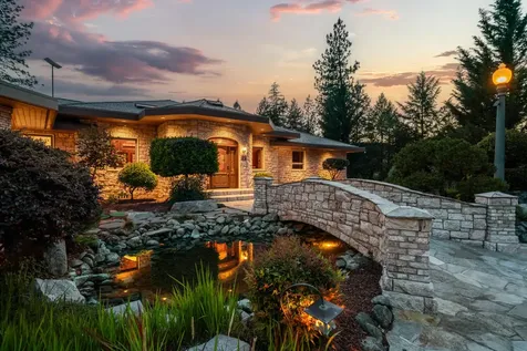727 Earhart Road Rogue River OR 97537